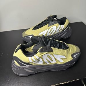 Adidas Yeezy Boost 700 MNVN